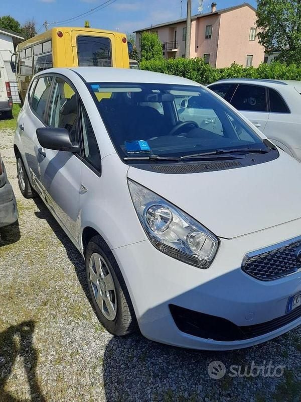 Usata Kia Venga LX 77 CV (56 kW) 2010 Bianco Utilitaria