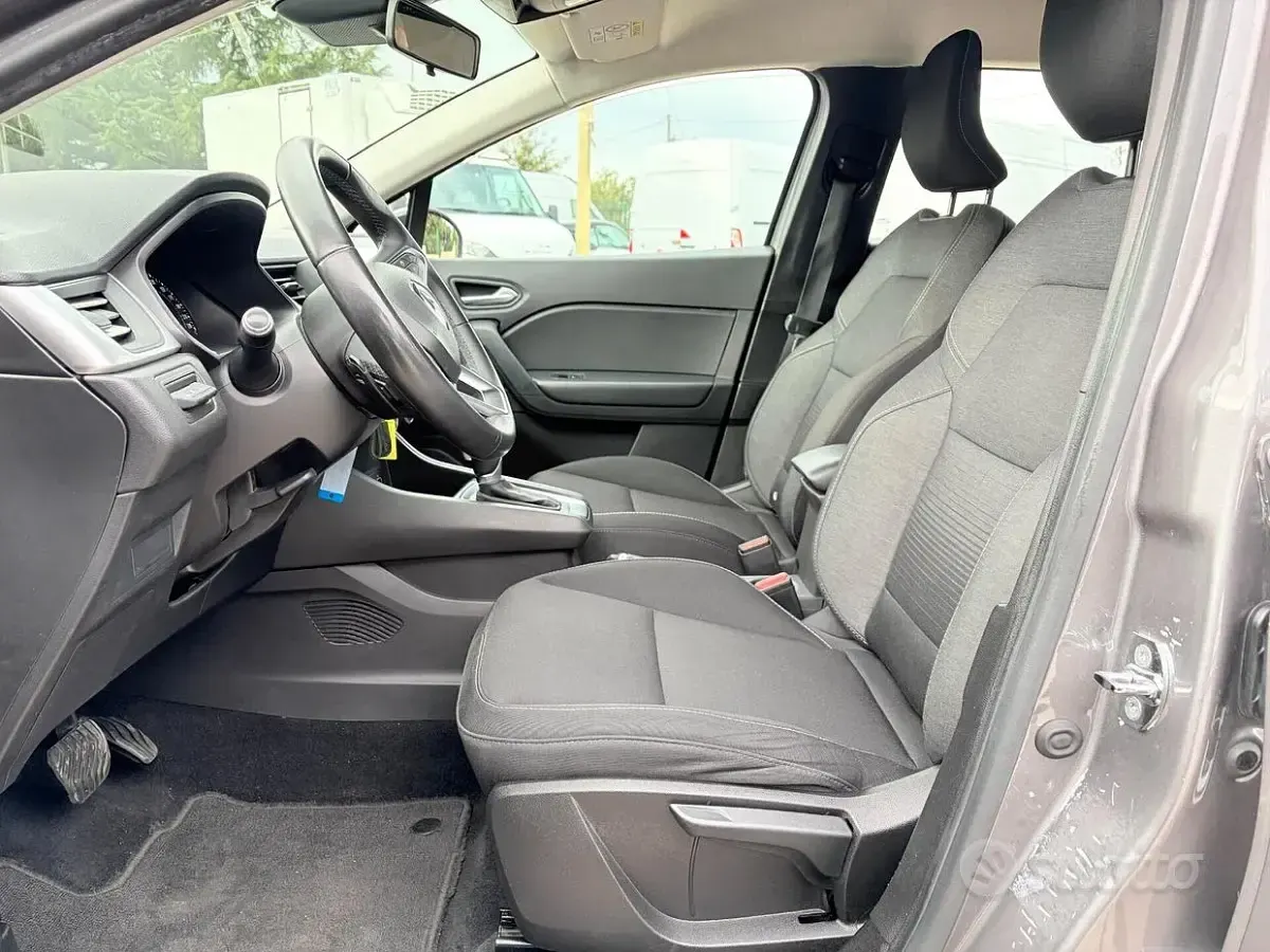 Usata Renault Captur Business 116 CV (85 kW) 2021 Grigio SUV