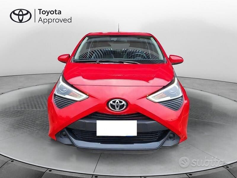 Usata Toyota Aygo X-play 72 CV (52 kW) 2021 Rosso Utilitaria
