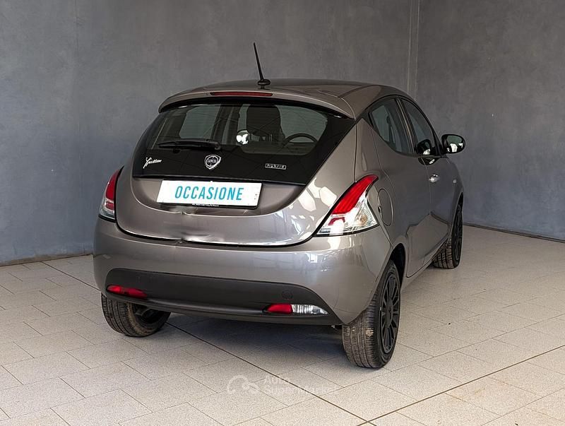 Usata Lancia Ypsilon Silver 94 CV (69 kW) 2023 Gray Utilitaria