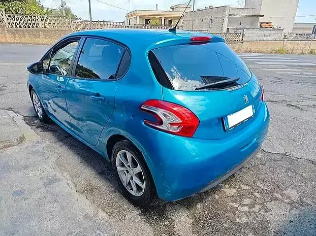 Usata Peugeot 208 82 CV (60 kW) 2012 Bluazzurro Utilitaria