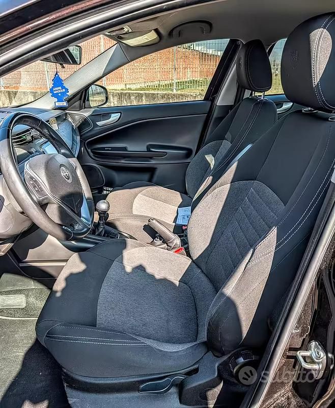 Usata Alfa Romeo Giulietta 120 CV (88 kW) 2017 Nero Utilitaria