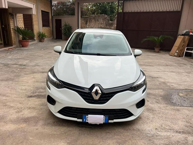 Używany Renault Clio V Business 100 KM (73 kW) 2021 Biały Sedan/Limuzyna