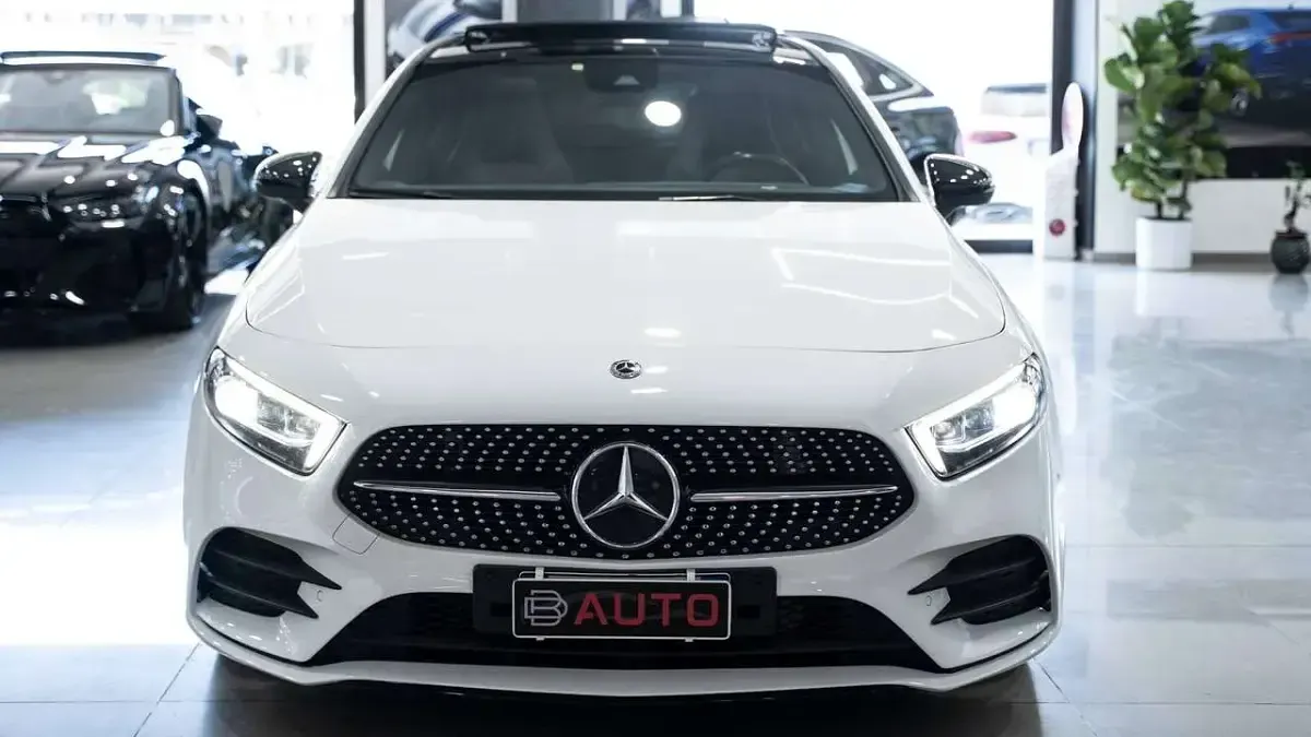 Usata Mercedes A180 Premium Plus 116 CV (85 kW) 2019 Bianco perlato mettallizzato Berlina