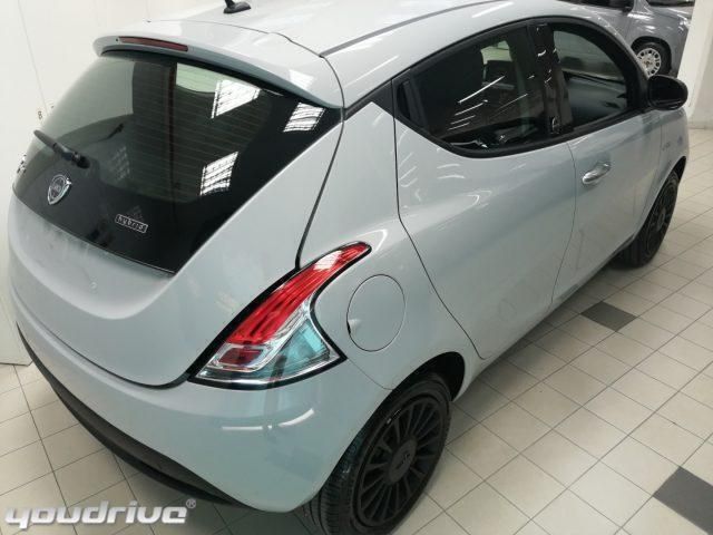 Usata Lancia Ypsilon Silver 69 CV (50 kW) 2022 Rosso pastello Utilitaria