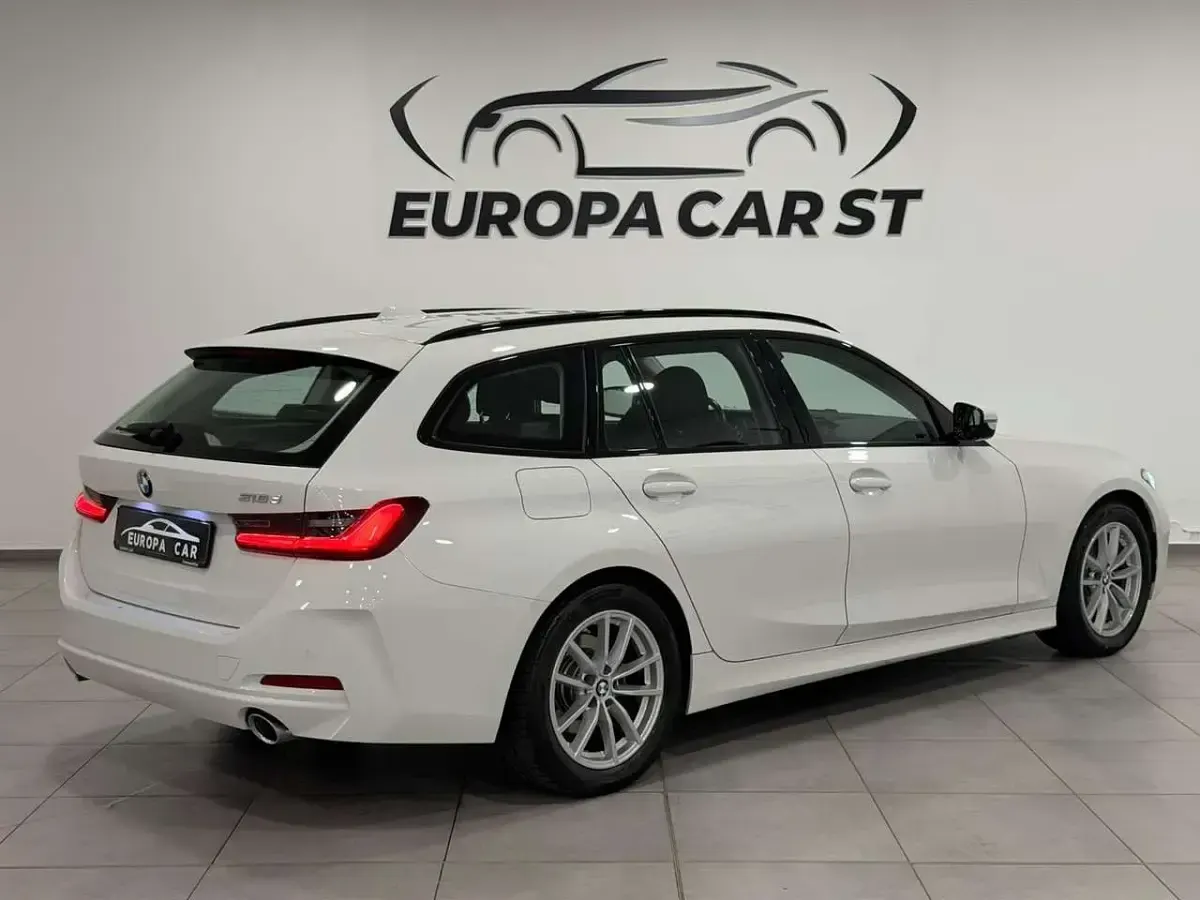 Usata BMW 318 150 CV (110 kW) 2023 Bianco Station wagon