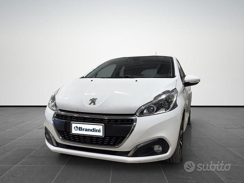 Usata Peugeot 208 Signature Sky 83 CV (61 kW) 2019 Alpine white Utilitaria