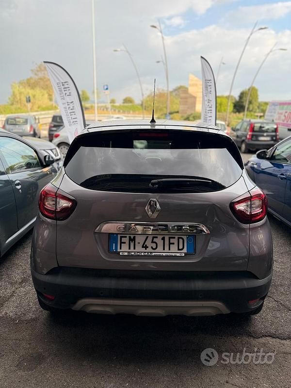 Usata Renault Captur Intens 90 CV (66 kW) 2017 Grigio SUV