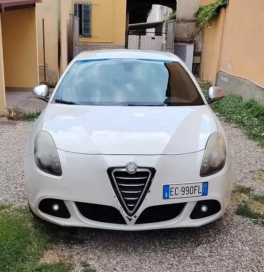 Usata Alfa Romeo Giulietta 105 CV (77 kW) 2010 Bianco Utilitaria