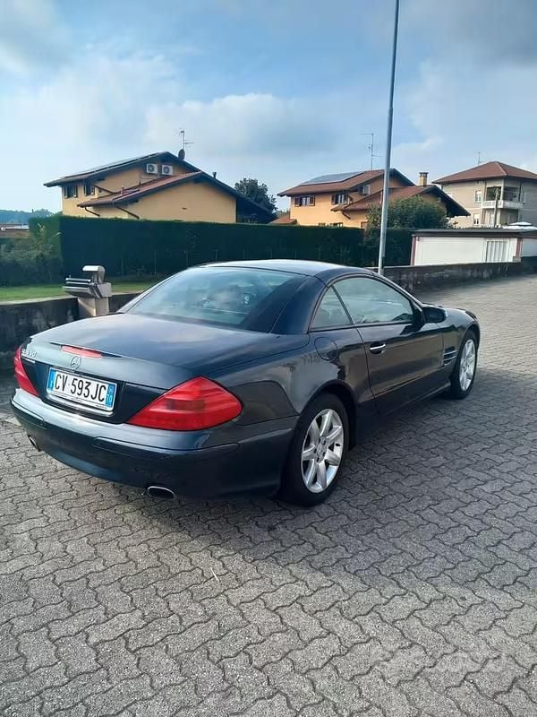 Usata Mercedes SL350 306 CV (225 kW) 2005 Blu Cabrio
