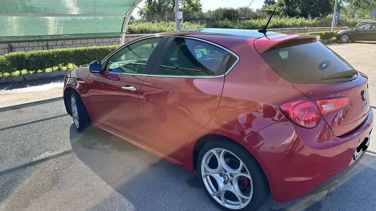 Usata Alfa Romeo Giulietta Distinctive 170 CV (125 kW) 2011 Rosso Utilitaria