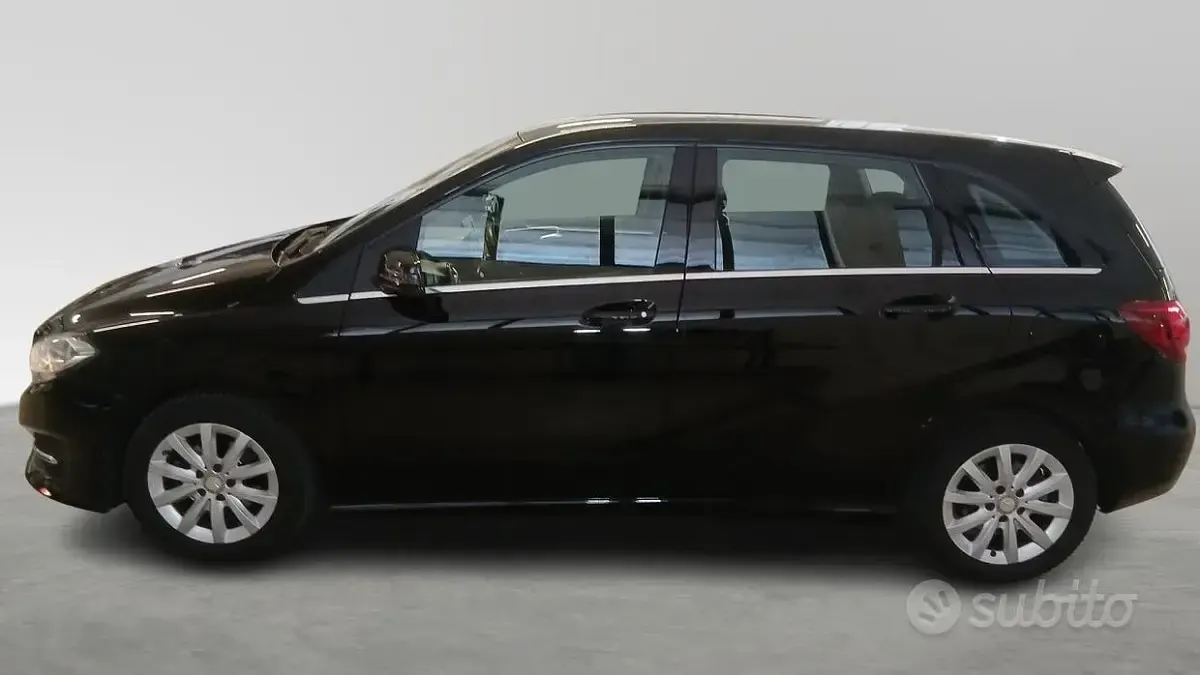 Usata Mercedes B180 Executive 109 CV (80 kW) 2016 Nero Utilitaria