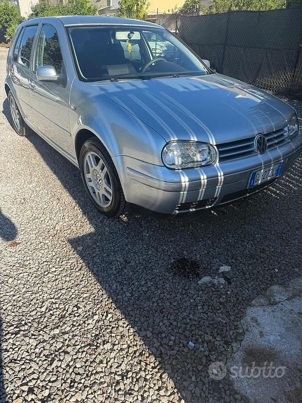 Usata VW Golf IV 101 CV (74 kW) 2004 Argento Berlina