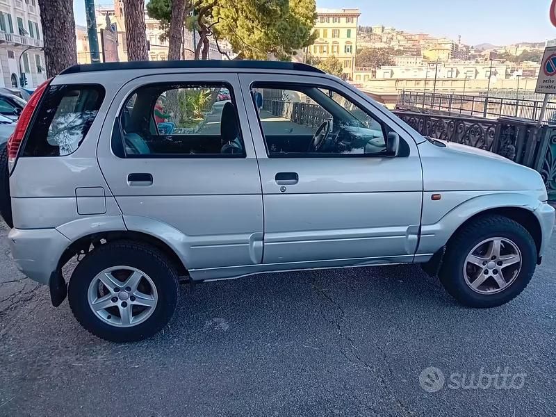 Usata Daihatsu Terios 86 CV (63 kW) 2003 Grigio SUV