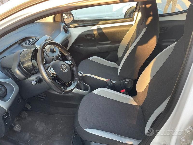 Usata Toyota Aygo X-Black 69 CV (50 kW) 2015 Bianco Utilitaria