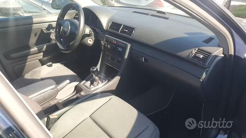 Usata Audi A4 130 CV (95 kW) 2004 Blu Station wagon