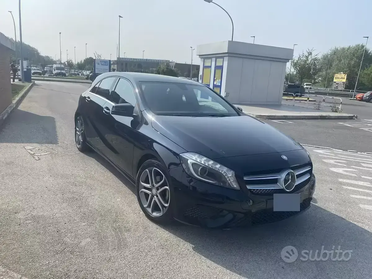 Usata Mercedes A180 109 CV (80 kW) 2015 Nero Berlina