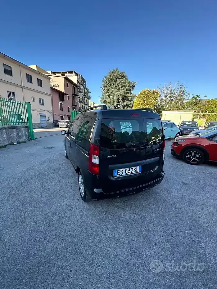 Usata Dacia Dokker Ambiance 90 CV (66 kW) 2013 Nero Monovolume