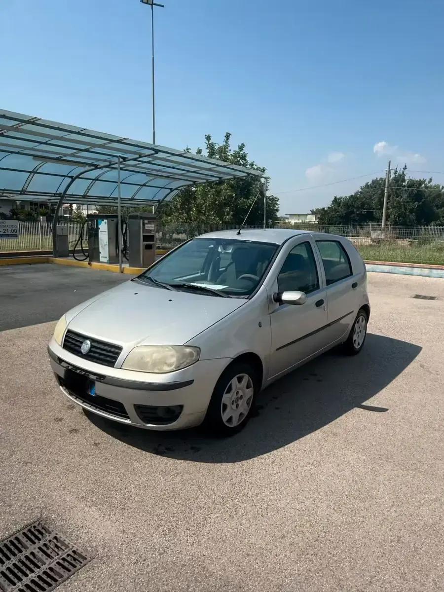 Usata Fiat Punto Dynamic 69 CV (50 kW) 2004 Utilitaria