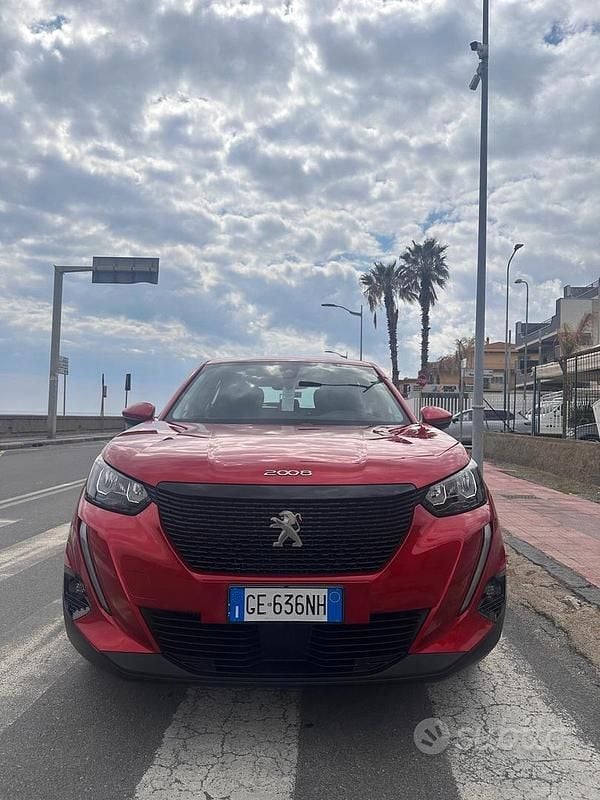 Usata Peugeot 2008 Active 110 CV (80 kW) 2021 Rosso SUV