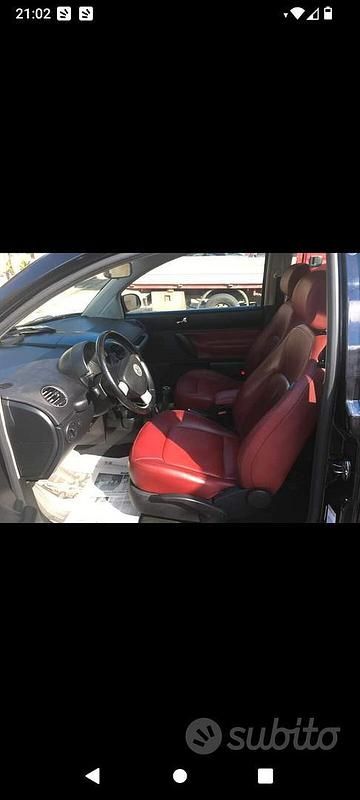 Usata VW New Beetle 105 CV (77 kW) 2009 Nero Utilitaria