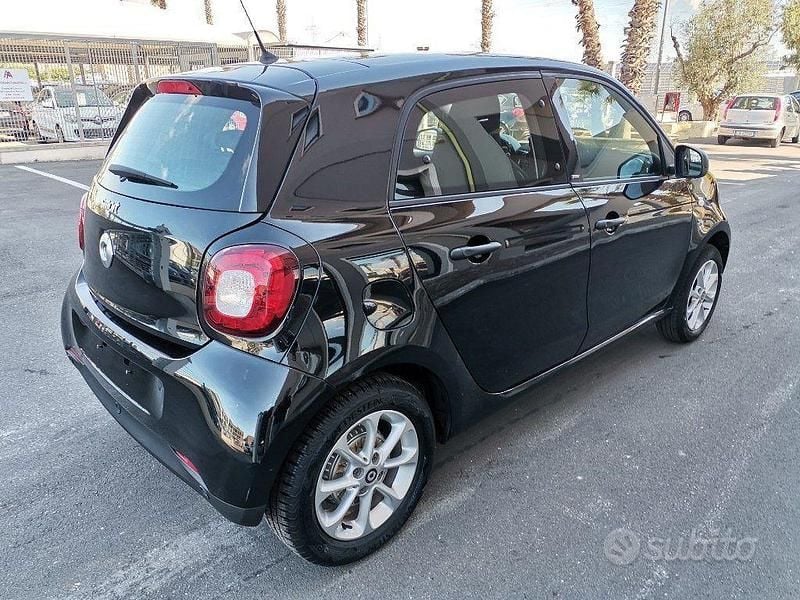 Usata Smart ForFour Passion 71 CV (52 kW) 2018 Nero pastello Utilitaria