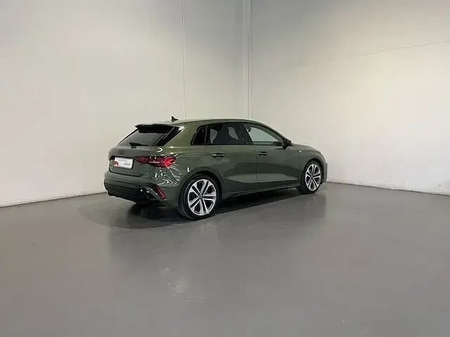 Usata Audi A3 S-Line 150 CV (110 kW) 2025 Verde distretto metallizzato Berlina