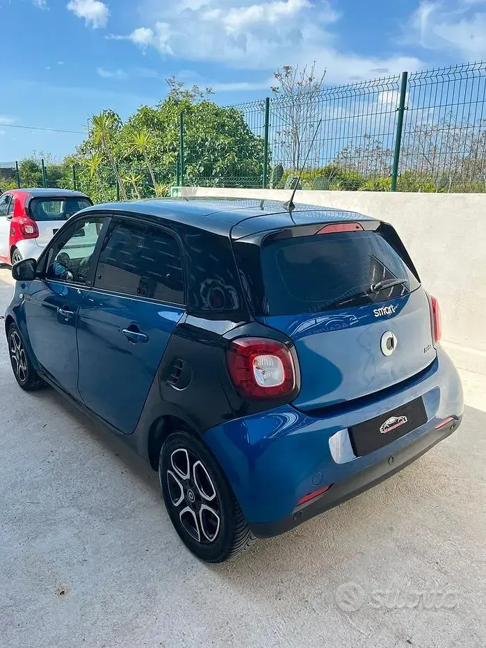 Begagnad Smart ForFour Prime 90 HK (66 kW) 2016 Blå Halvkombi
