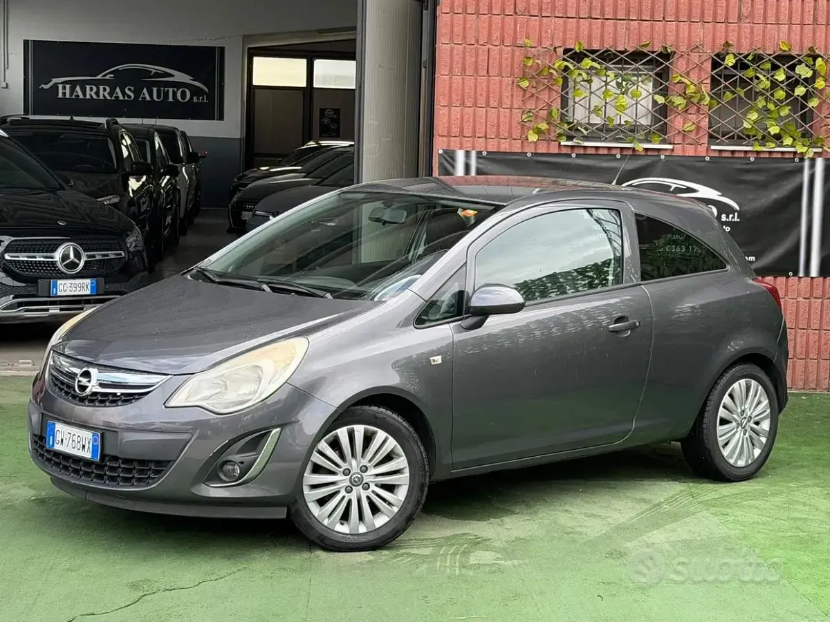 Usata Opel Corsa Club 86 CV (63 kW) 2011 Utilitaria