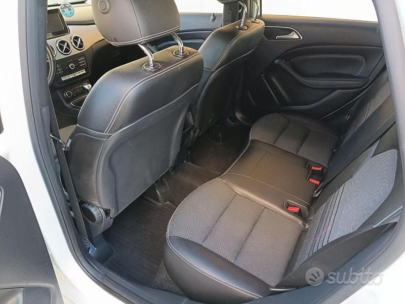 Usata Mercedes B180 Premium 109 CV (80 kW) 2016 Bianco Utilitaria