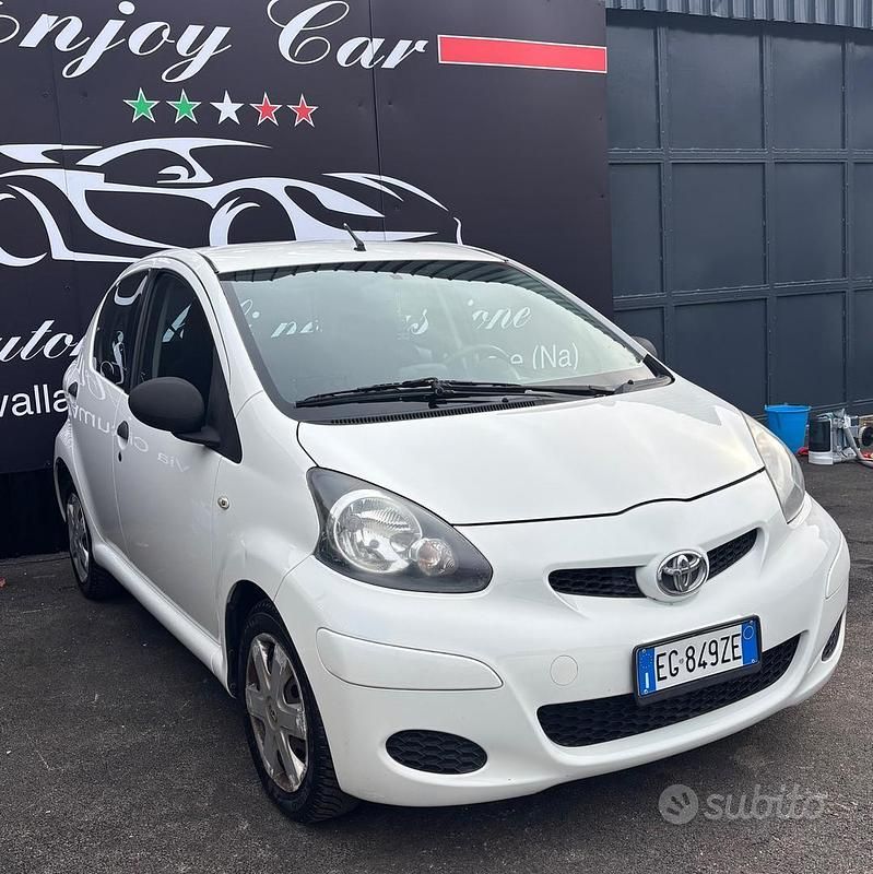 Usata Toyota Aygo Connect Style 67 CV (49 kW) 2012 Bianco Utilitaria