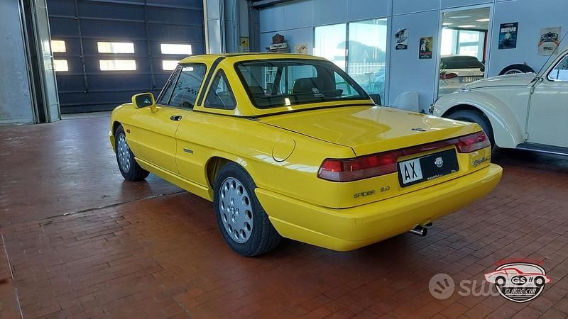 Usata Alfa Romeo Spider 117 CV (86 kW) 1992 Giallo ginestra Cabrio