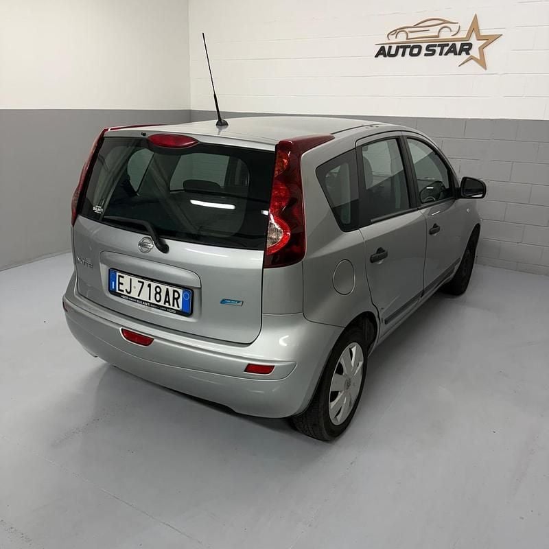 Usata Nissan Note 88 CV (64 kW) 2011 Argento Utilitaria