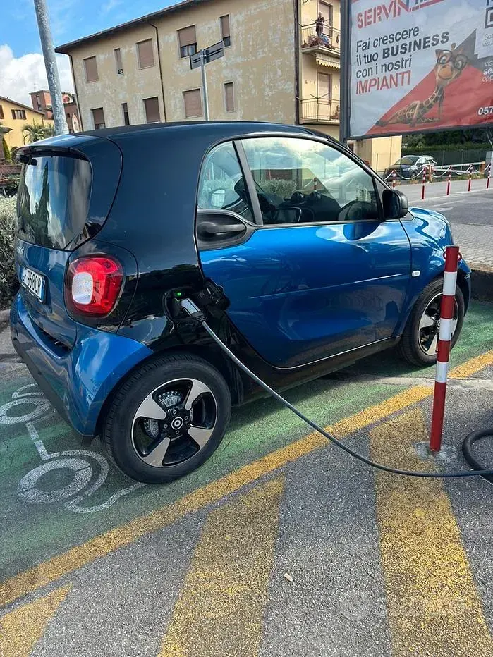 Usata Smart ForTwo Coupé 41 kW (56 CV) 2021 Blu Utilitaria