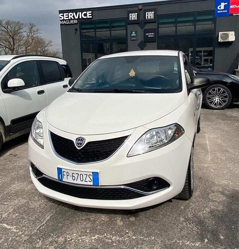 Usata Lancia Ypsilon Gold 95 CV (69 kW) 2018 Bianco Utilitaria