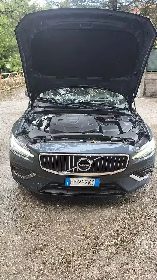 Usata Volvo V60 190 CV (139 kW) 2018 Bluazzurro Station wagon