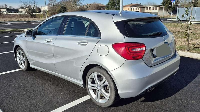 Usata Mercedes A180 109 CV (80 kW) 2012 Grigio Berlina