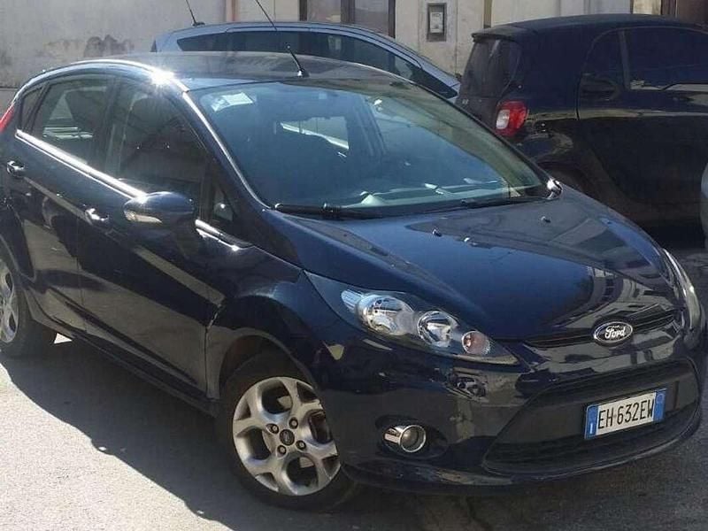 Gebraucht Ford Fiesta 92 PS (67 kW) 2012 Blau Limousine