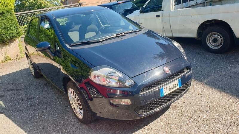 Usata Fiat Punto Lounge 69 CV (50 kW) 2014 Blu Utilitaria