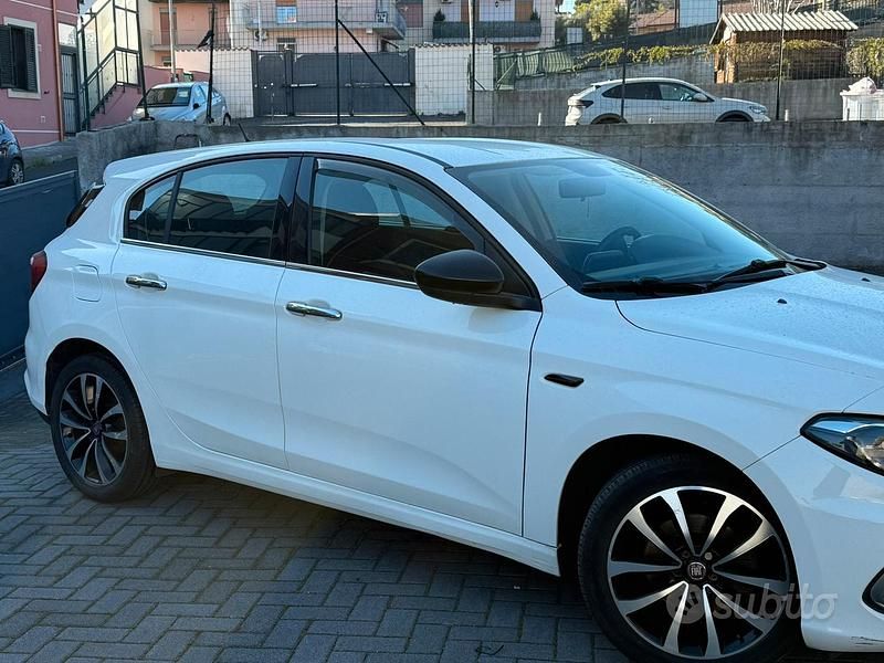 Usata Fiat Tipo 120 CV (88 kW) 2017 Bianco Berlina