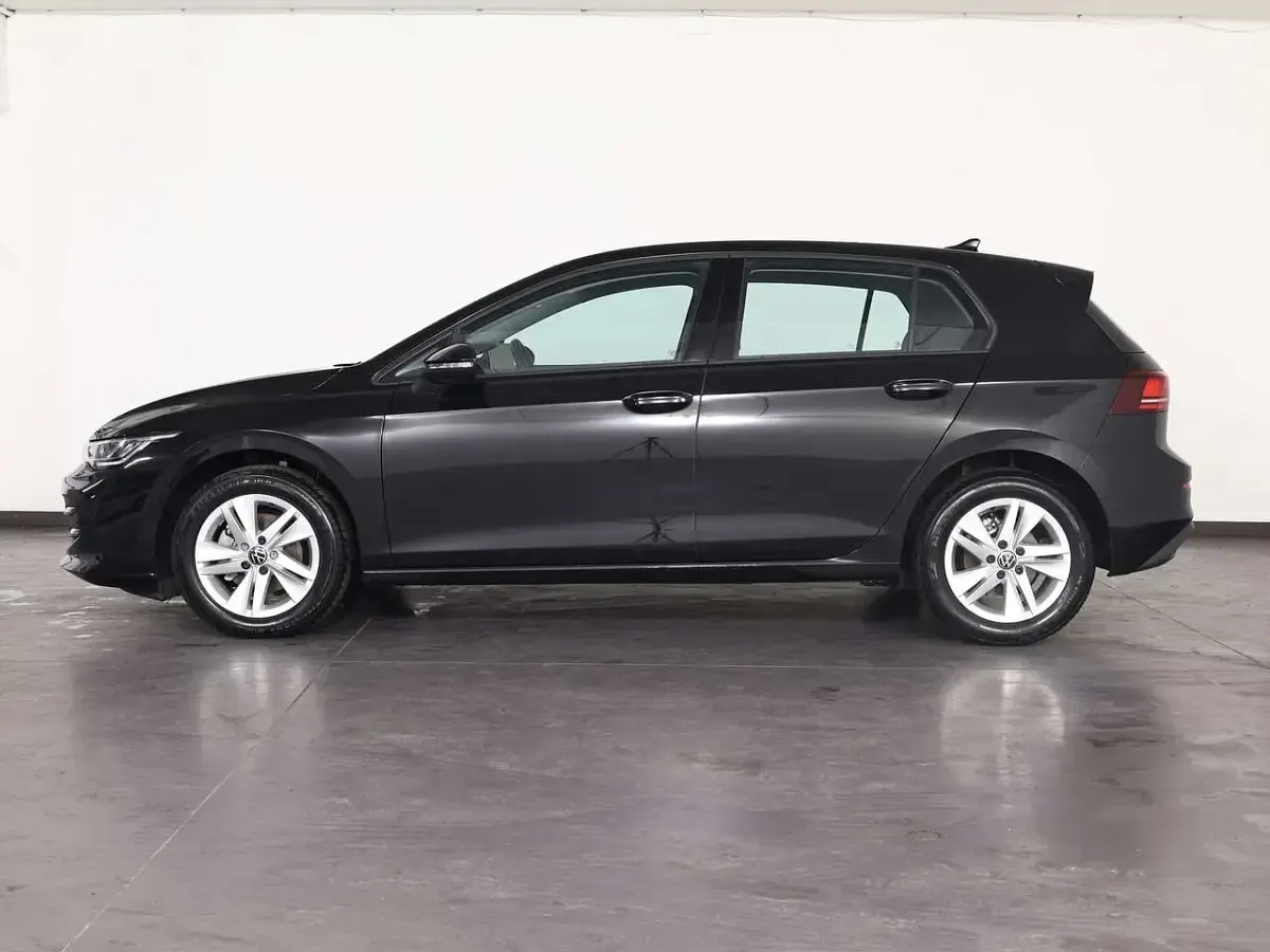 Usata VW Golf VIII Life 116 CV (85 kW) 2025 Grenadill black Berlina