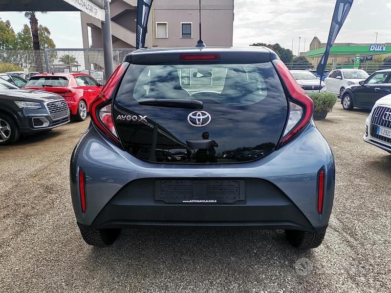 Usata Toyota Aygo X Active 72 CV (52 kW) 2024 Grigio SUV