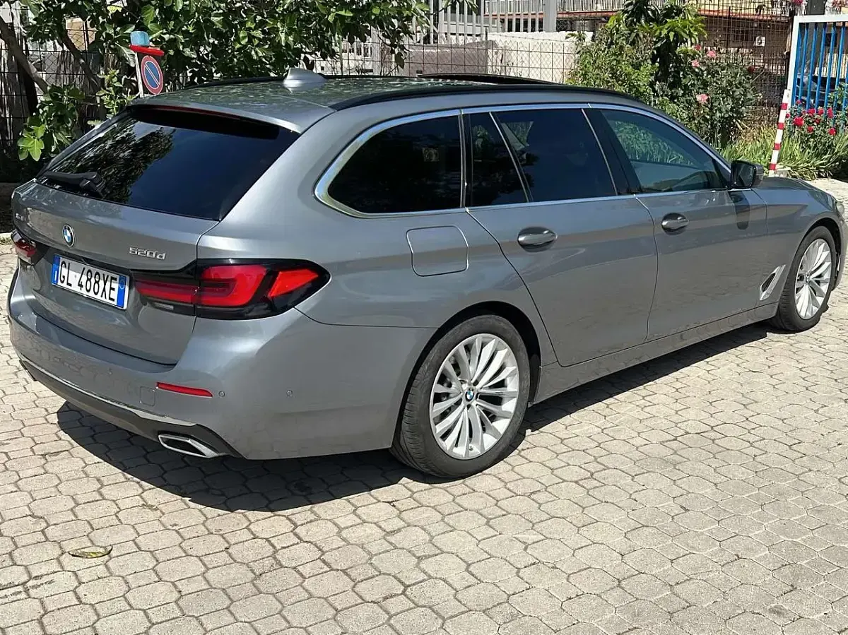 Usata BMW 520 Luxury Line 190 CV (139 kW) 2022 Grigio Station wagon