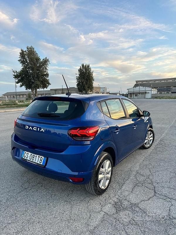 Usata Dacia Sandero Expression 67 CV (49 kW) 2024 Blu/azzurro Utilitaria