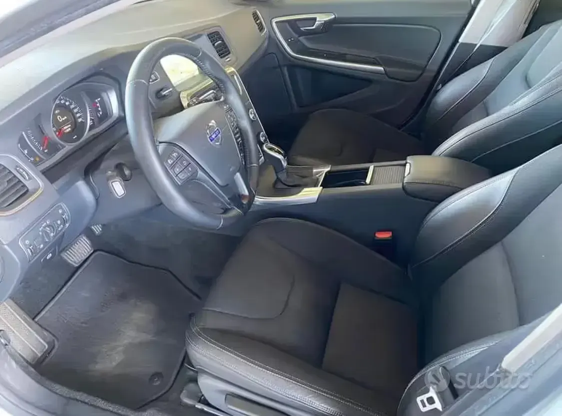 Usata Volvo V60 120 CV (88 kW) 2016 Bianco Station wagon
