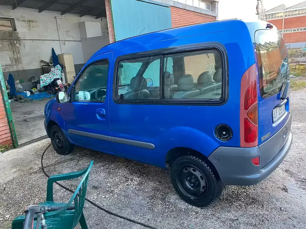 Usata Renault Kangoo 64 CV (47 kW) 1998 Blu Monovolume