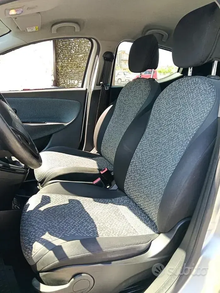 Usata Lancia Ypsilon 69 CV (50 kW) 2018 Grigio Utilitaria