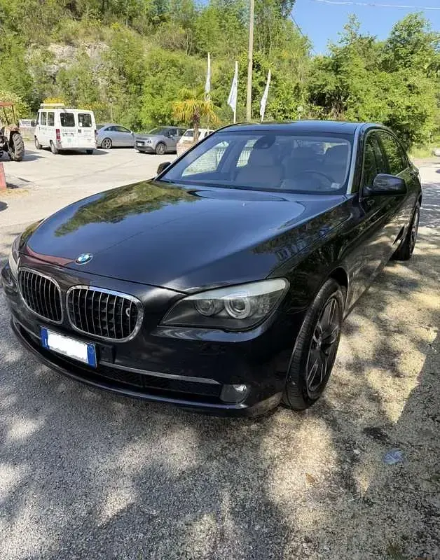 Usata BMW 750L 449 CV (330 kW) 2010 Grigio Berlina