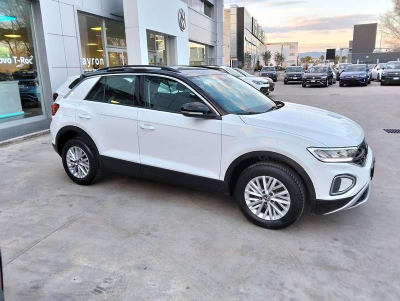 Usata VW T-Roc Life 110 CV (80 kW) 2023 Pure white / tetto nero SUV