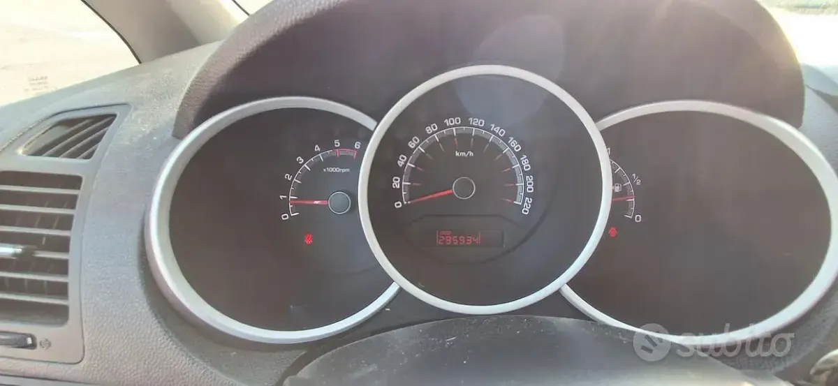 Usata Kia Venga 115 CV (84 kW) 2012 Grigio Utilitaria